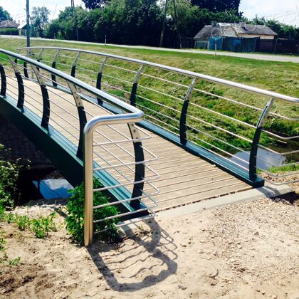 Nerūsējošā tērauda metāla margas.