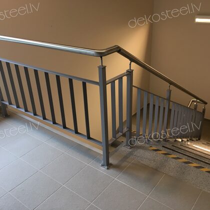 Krāsotas metāla margas.