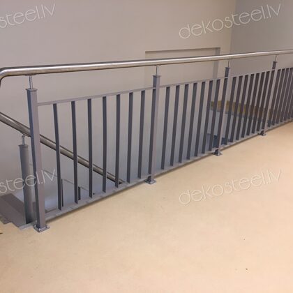 Krāsotas metāla margas.