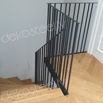 Krāsotas metāla margas.