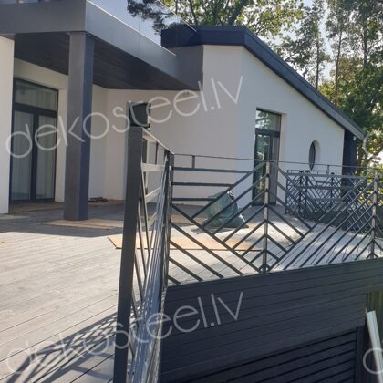 Cinkotas, krāsotas metāla margas.