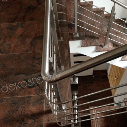 Nerūsējošā tērauda margas.