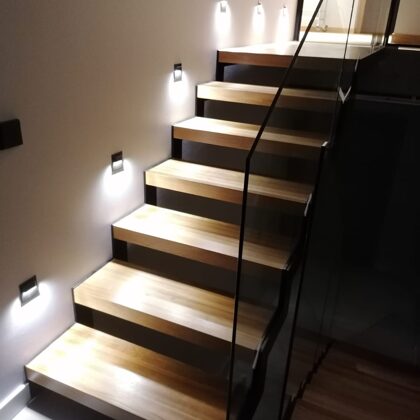 Trepes ar led apgaismojumu