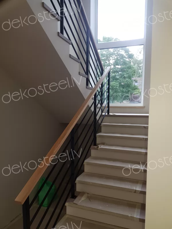 Iekštelpu metāla margas