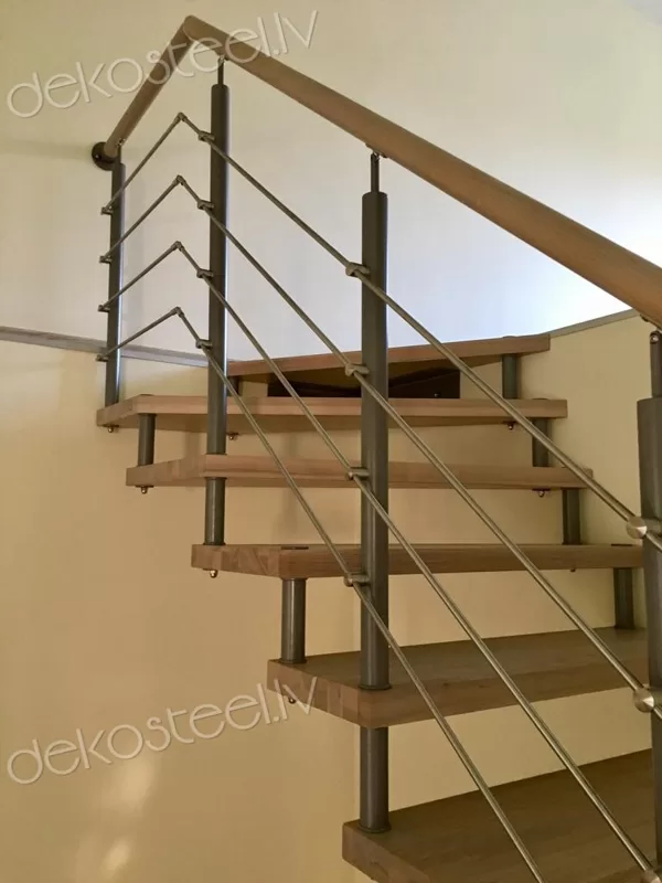 Koka trepes bez nesošās konstrukcijas