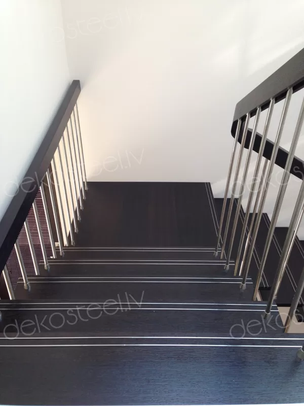 Nerūsējošā tērauda margas.