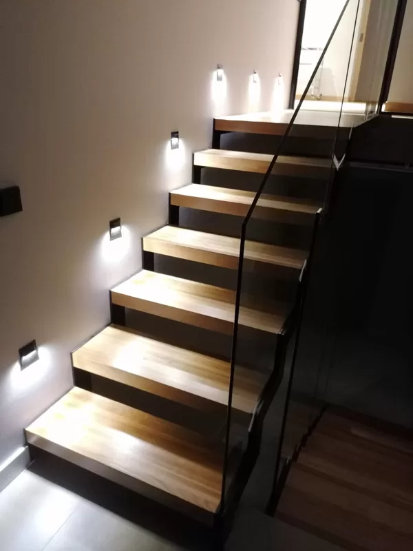 Trepes ar led apgaismojumu