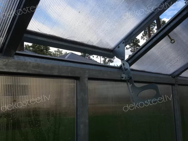 Siltumnīcas ventilācijas lūkas aizbīdnis