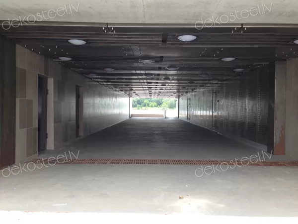 Metāla sienas dekori ar ornamentiem